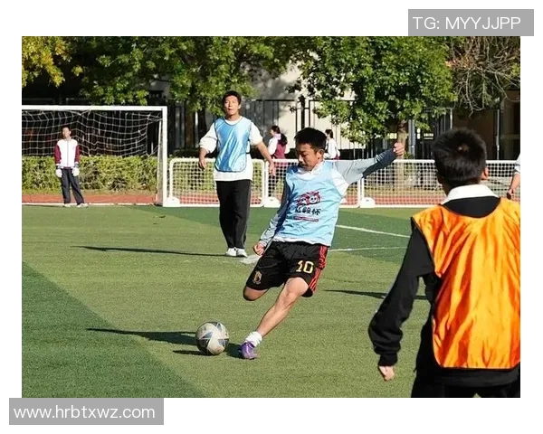 周嘉足球：从青涩少年到职业球员的奋斗历程与梦想追逐